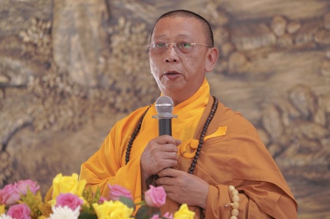 Thượng tọa Thích Quảng Tuấn đọc văn tưởng niệm Đức Sơ Tổ Điều Ngự Trần Nhân Tông