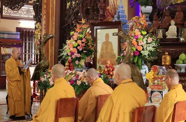 Thượng tọa Thích Quảng Tâm cung tuyên tiểu sử Đức Phật hoàng Trần Nhân Tông