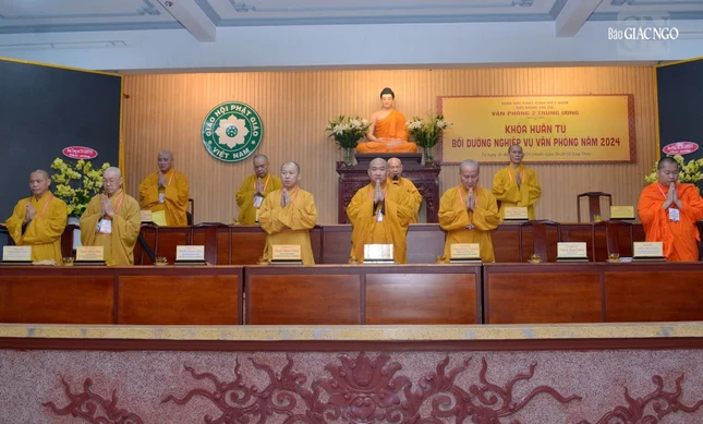 Chư tôn đức chứng minh, tham dự niệm Phật cầu gia hộ tại lễ khai mạc Chư tôn đức chứng minh, tham dự niệm Phật cầu gia hộ tại lễ khai mạc