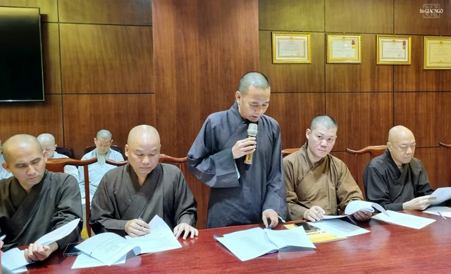 Thượng tọa Thích Minh Nhựt báo cáo Hội thi giáo lý Phật tử cấp quận huyện