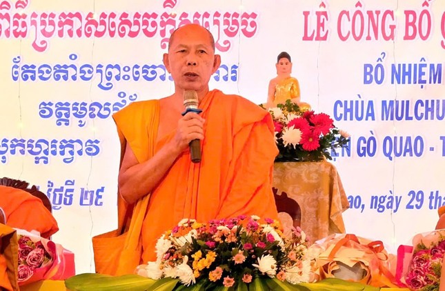 Hòa thượng Danh Đổng ban đạo từ Hòa thượng Danh Đổng ban đạo từ