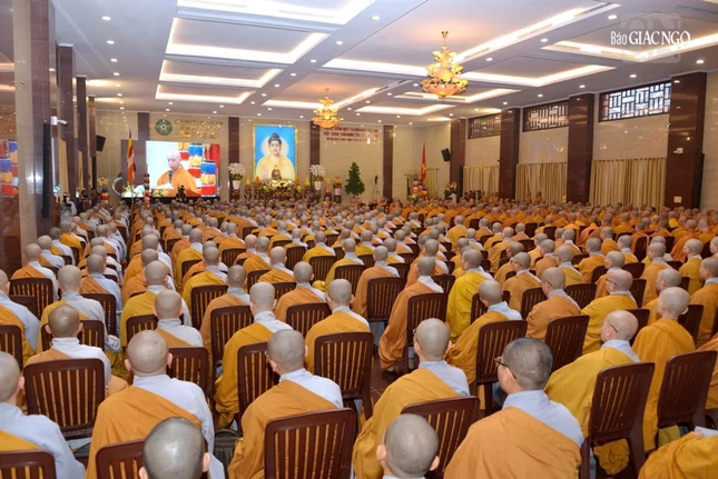 Tăng Ni GHPGVN TP.HCM tham dự Lễ tưởng niệm, khai mạc Tuần huân tu