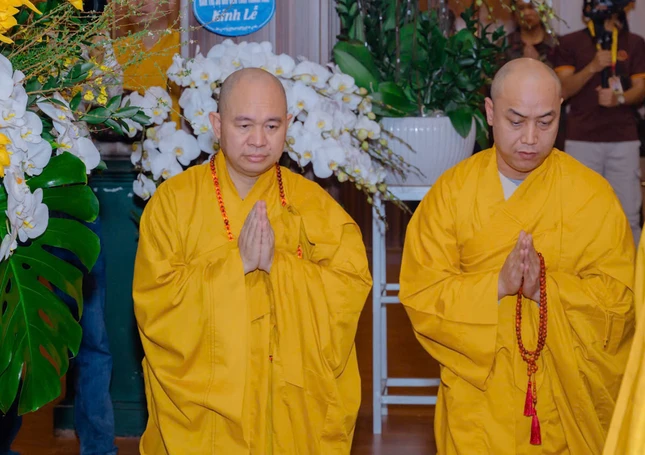 Thành kính tưởng niệm