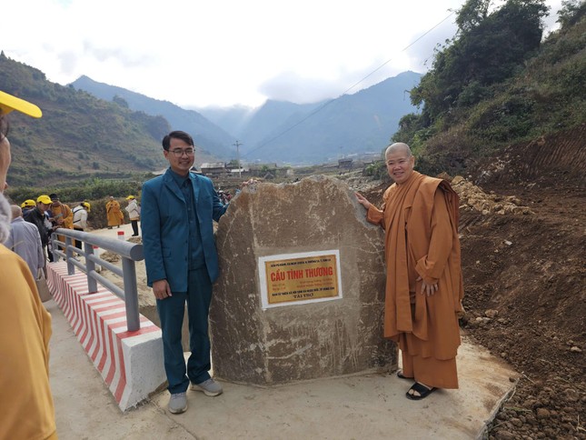 Cầu Tình Thương được khánh thành, đưa vào sử dụng