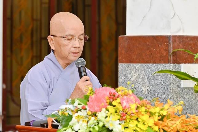 Ni sư Thích nữ Hạnh Bình, Trưởng Phân ban Ni giới tỉnh phát biểu khai mạc Ni sư Thích nữ Hạnh Bình, Trưởng Phân ban Ni giới tỉnh phát biểu khai mạc