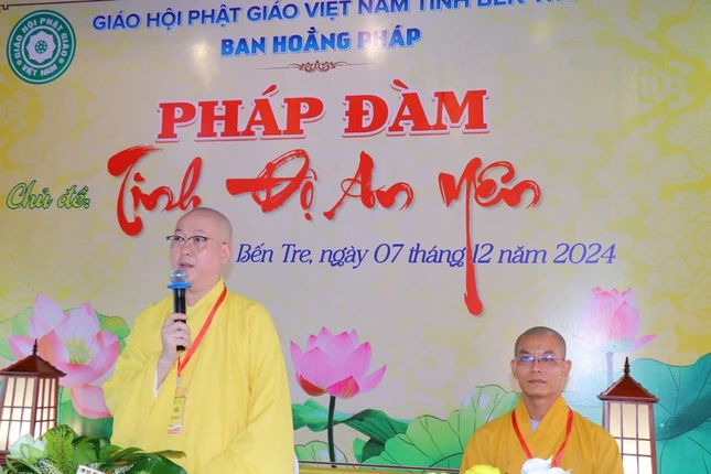 Thượng tọa Thích Huệ Định tại buổi pháp đàm Thượng tọa Thích Huệ Định tại buổi pháp đàm