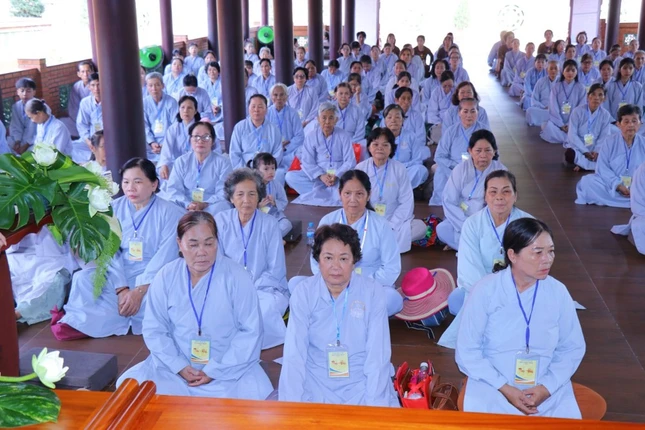 Phật tử tham dự pháp đàm Phật tử tham dự pháp đàm