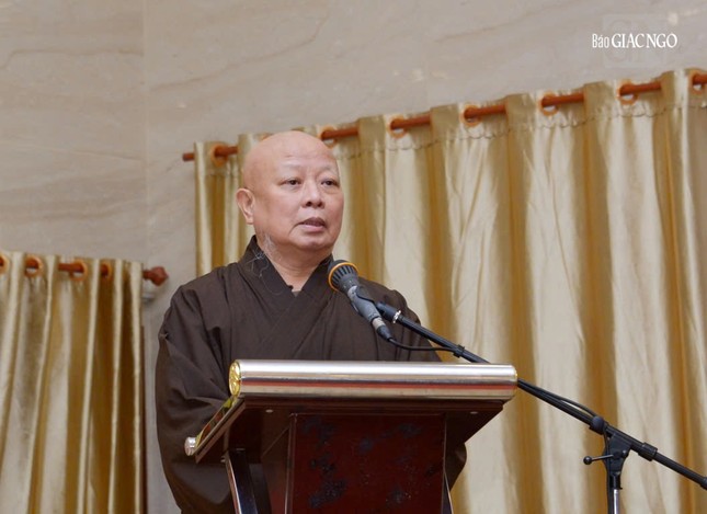 Hòa thượng Thích Lệ Trang, Trưởng ban Trị sự GHPGVN TP.HCM phát biểu tại Lễ bế mạc Tuần huân tu - Khóa bồi dưỡng trụ trì năm 2024
