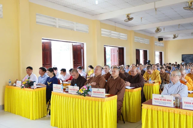 Chư tôn đức Tăng Ni, lãnh đạo các cơ quan tham dự Chư tôn đức Tăng Ni, lãnh đạo các cơ quan tham dự