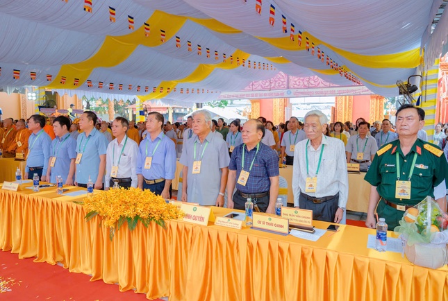 Chư Tăng, Phật tử tham dự