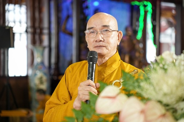 Thượng tọa Thích Lệ Lạc, Trưởng ban Trị sự GHPGVN tỉnh, Trưởng ban Tổ chức phát biểu khai mạc