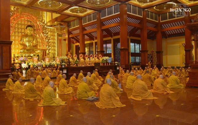 Tăng đoàn sống trong hòa hợp, thanh tịnh