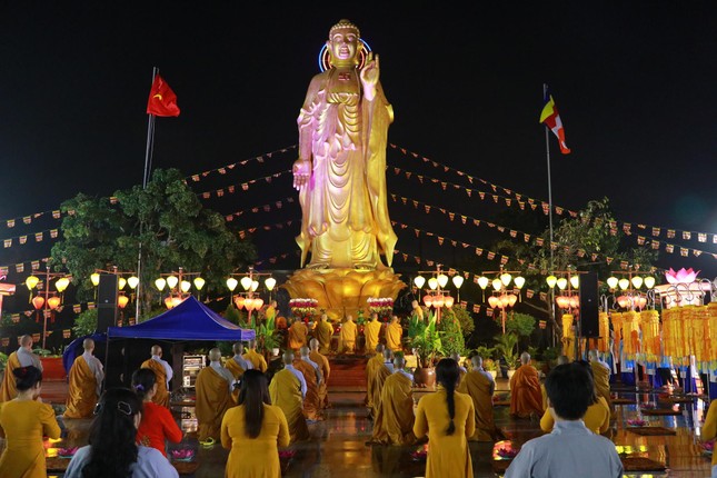 Lễ vía Đức Phật A Di Đà tại chùa Linh Nguyên, H.Đức Hòa, tỉnh Long An