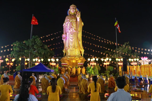 Lễ vía Đức Phật A Di Đà tại chùa Linh Nguyên, H.Đức Hòa, tỉnh Long An