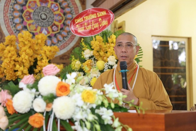 Thượng tọa Thích Thiện Lưu, Phó ban kiêm Trưởng ban Hướng dẫn Phật tử tỉnh phát biểu khai mạc hội nghị