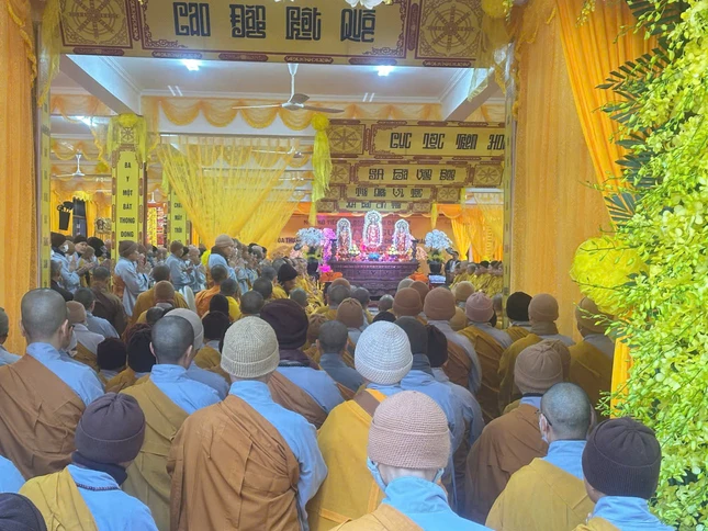 Chư Ni Phân ban Ni giới GHPGVN tỉnh viếng tang Chư Ni Phân ban Ni giới GHPGVN tỉnh viếng tang