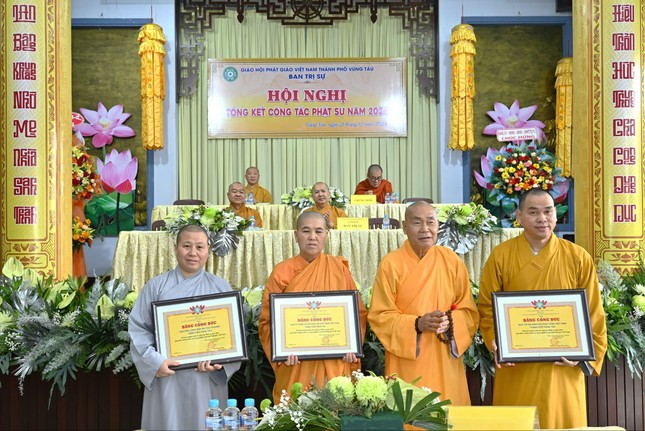 Trưởng lão Hòa thượng Thích Như Thị trao Bằng công đức đến 3 tập thể