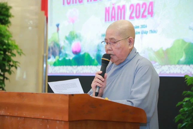 Ni trưởng Thích nữ Từ Nhẫn phát biểu khai mạc