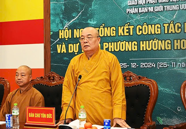 Hòa thượng Thích Thanh Nhiễu ban đạo từ