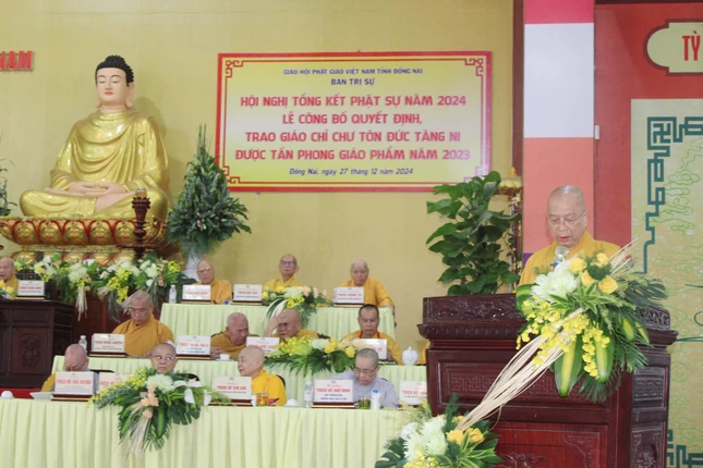 Thượng tọa Thích Huệ Khai, Trưởng ban Tổ chức phát biểu khai mạc