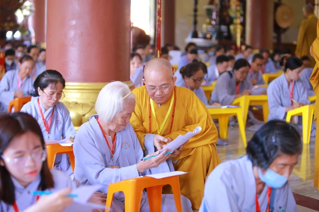 Nhiều Phật tử cao tuổi cũng tham gia hội thi