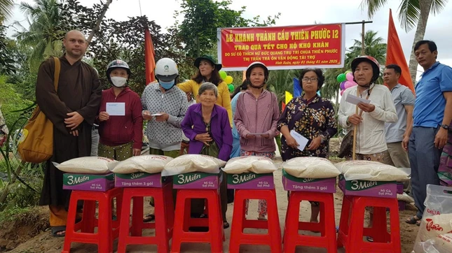 Chùa Thiên Phước tặng 65 phần quà hỗ trợ các hộ dân có hoàn cảnh khó khăn ở địa phương