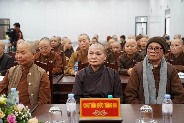 Chư tôn đức tham dự hội nghị Chư tôn đức tham dự hội nghị