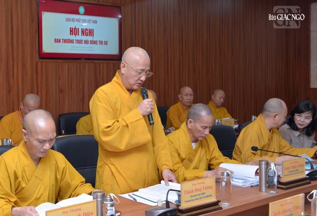 Hòa thượng Thích Huệ Thông trình dự thảo chương trình hoạt động Phật sự năm 2025 của Hội đồng Trị sự, các Ban Viện T.Ư