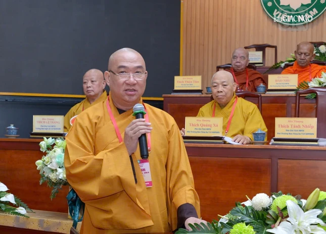Thượng tọa Thích Phước Nguyên phát biểu tại hội nghị
