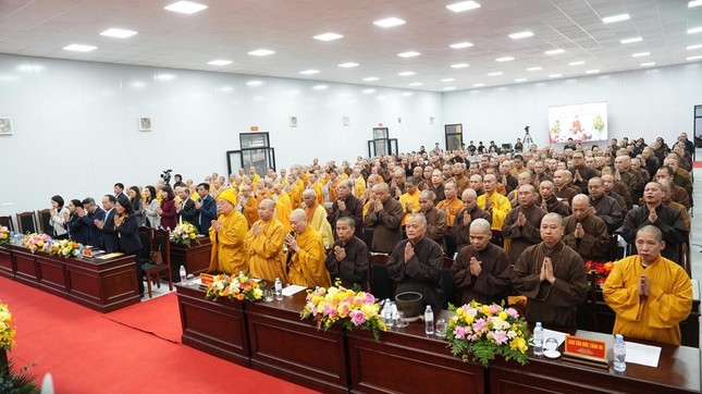 Chư tôn đức Tăng Ni, đại diện chính quyền các cấp Chư tôn đức Tăng Ni, đại diện chính quyền các cấp