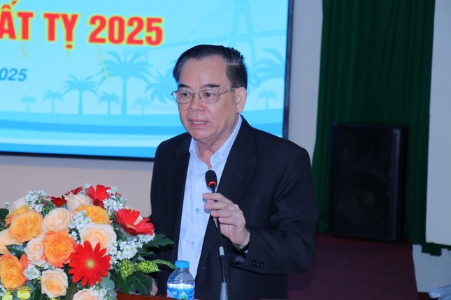 Ông Trần Ngọc Tam phát biểu tại hội nghị mừng Xuân Ất Tỵ Ông Trần Ngọc Tam phát biểu tại hội nghị mừng Xuân Ất Tỵ