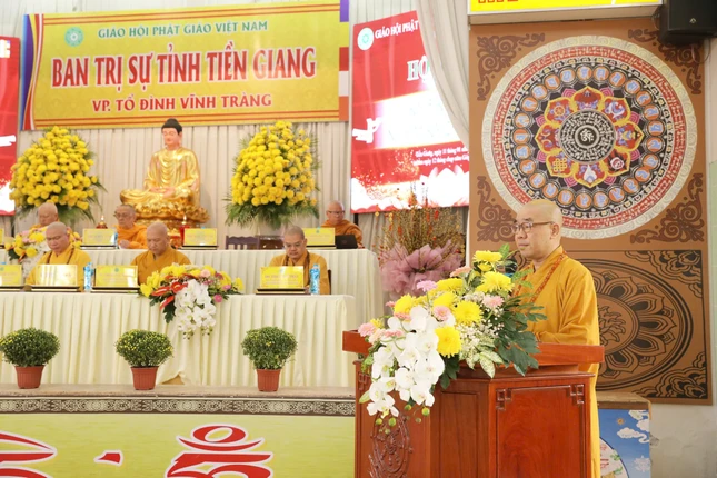 Thượng tọa Thích Quảng Lộc phát biểu khai mạc hội nghị