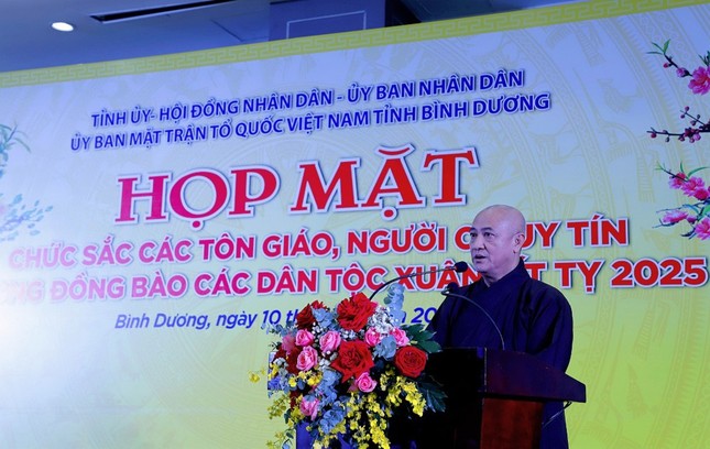 Hòa thượng Thích Huệ Thông phát biểu tại buổi họp mặt mừng Xuân Ất Tỵ