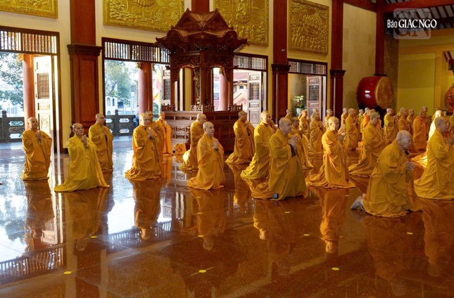 Chư tôn đức thành kính đảnh lễ Tam bảo Chư tôn đức thành kính đảnh lễ Tam bảo