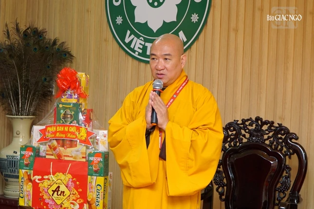 Thượng tọa Thích Phước Nguyên phát biểu cảm ơn phái đoàn chư Ni