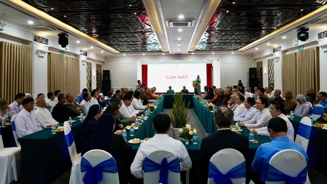 Quang cảnh buổi họp mặt bên thềm Xuân Ất Tỵ do Ủy ban MTTQVN tỉnh Khánh Hòa tổ chức