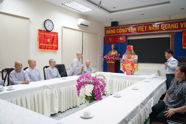Đoàn Phân ban Ni giới T.Ư chúc Tết tại Ban Tôn giáo TP.HCM