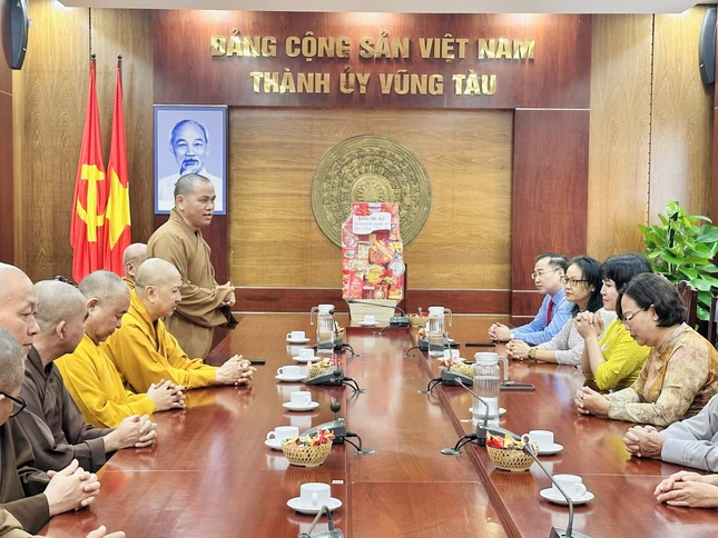Thượng tọa Thích Thiện Thông chúc Tết Ất Tỵ đến lãnh đạo Thành ủy, các cơ quan TP.Vũng Tàu