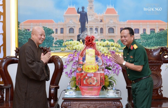Đại tá Nguyễn Thái Bình, Chánh Văn phòng Bộ Tư lệnh TP.HCM tiếp thân mật Hòa thượng Thích Lệ Trang và chư tôn đức Ban Thường trực Ban Trị sự TP.HCM Đại tá Nguyễn Thái Bình, Chánh Văn phòng Bộ Tư lệnh TP.HCM tiếp thân mật Hòa thượng Thích Lệ Trang và chư tôn đức Ban Thường trực Ban Trị sự TP.HCM