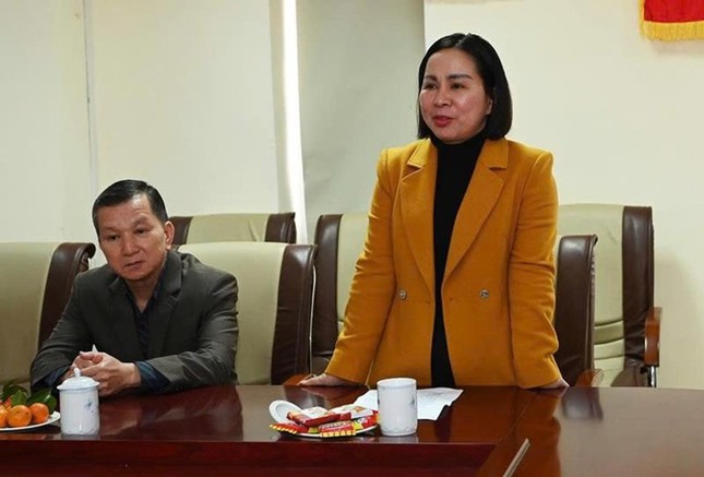 Bà Lý Thị Vinh, Ủy viên Ban Thường vụ Tỉnh ủy, Trưởng ban Dân vận Tỉnh ủy tiếp đoàn