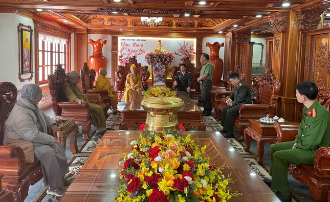 Ban Trị sự tỉnh thăm, chúc Tết tại Công an tỉnh