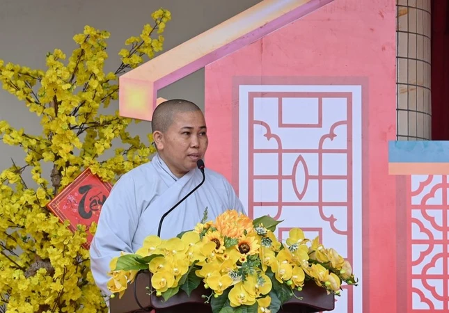 Ni sư Thích nữ Nguyên Xuân phát biểu khai mạc Ni sư Thích nữ Nguyên Xuân phát biểu khai mạc