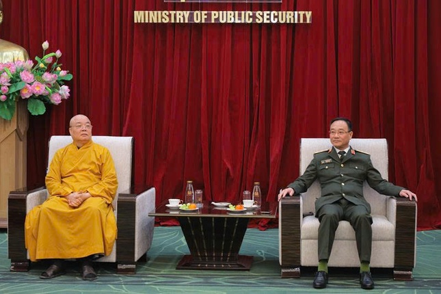 Trung tướng Phạm Thế Tùng tiếp thân mật Trưởng lão Hòa thượng Thích Thanh Nhiễu Trung tướng Phạm Thế Tùng tiếp thân mật Trưởng lão Hòa thượng Thích Thanh Nhiễu