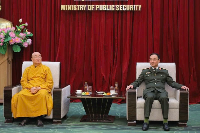 Trung tướng Phạm Thế Tùng tiếp thân mật Trưởng lão Hòa thượng Thích Thanh Nhiễu