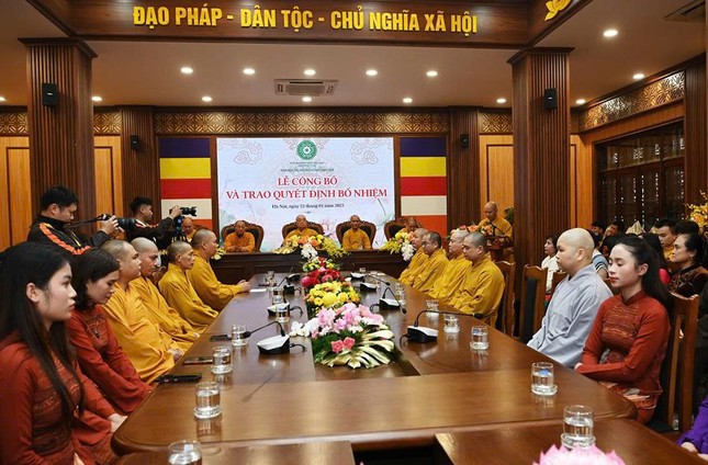 Quang cảnh Lễ công bố và trao quyết định bổ sung nhân sự Văn phòng I T.Ư Quang cảnh Lễ công bố và trao quyết định bổ sung nhân sự Văn phòng I T.Ư