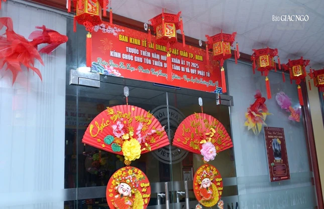 Mỗi ban trang hoàng với nét đặc biệt riêng, mong một năm mới với nhiều hanh thông và phát triển