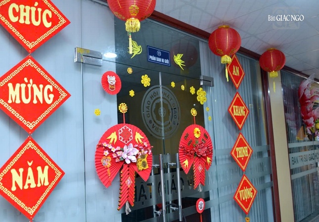 Sắc màu gợi lên niềm hân hoan về một mùa xuân hoan hỷ và bình an