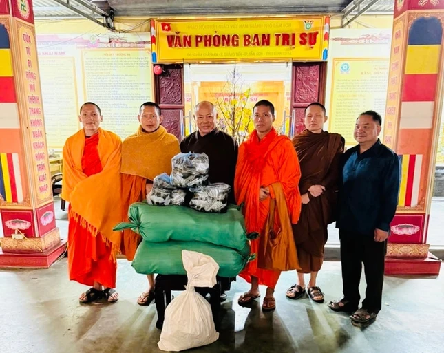 Thượng tọa Thích Tâm Định tiếp đón phái đoàn chư Tăng Phật giáo tỉnh Hủa Phăn, Lào