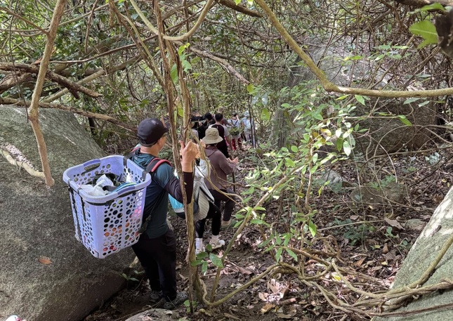 Đường lên núi hiểm trở Đường lên núi hiểm trở