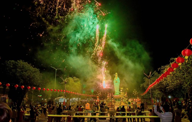 Quán Âm Phật Đài trong thời khắc giao thừa, đón năm mới Ất Tỵ